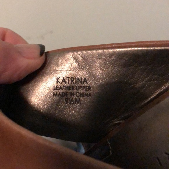 Suede shoes size 9 1/2 - Picture 4 of 5